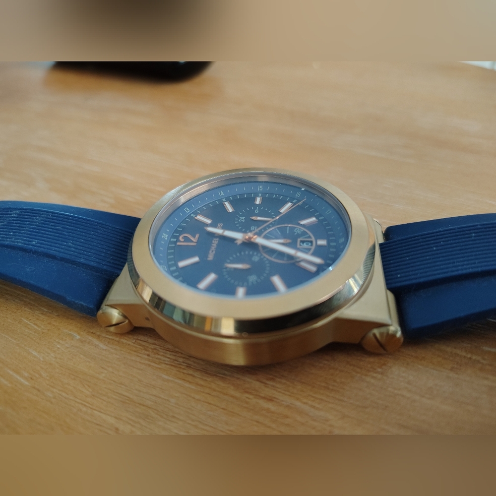 Mk 8295 Rose Gold with blue rubber band - Picture 3 of 5